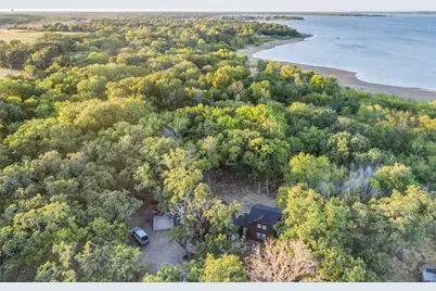 201 E 9th Street, Shady Shores, TX 76208 - Photo 6