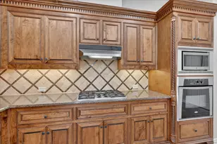 2024 S Hill Dr, Irving, TX 75038 - Photo 10