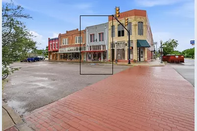 325 N Main Street, Bonham, TX 75418 - Photo 2