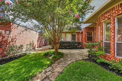 14762 Bedivere Court, Addison, TX 75254 - Photo 32