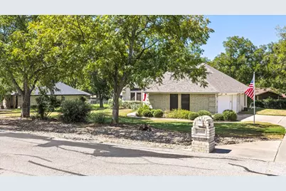 9008 Magnolia Vale Drive, Granbury, TX 76049 - Photo 4