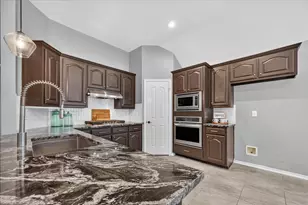 2720 Windstone Way, Corinth, TX 76210 - Photo 8