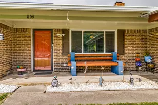 809 Beech St, Bonham, TX 75418 - Photo 2