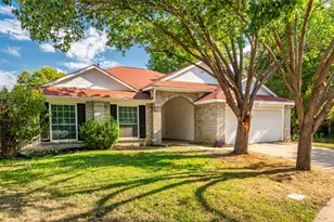 7016 Fall Creek Ct, Watauga, TX 76148 - Photo 2