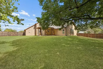 1925 Wildwood Drive, Grand Prairie, TX 75050 - Photo 28