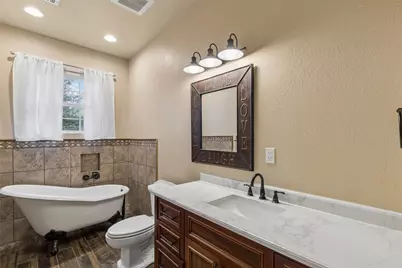 1925 Wildwood Drive, Grand Prairie, TX 75050 - Photo 22