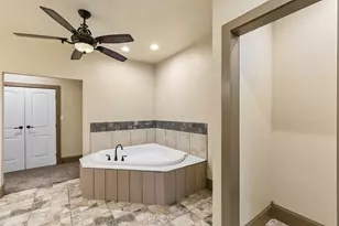 1925 Wildwood Dr, Grand Prairie, TX 75050 - Photo 20