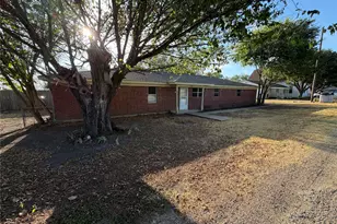 101 5th St, Forreston, TX 76041 - Photo 1