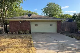 101 5th St, Forreston, TX 76041 - Photo 22