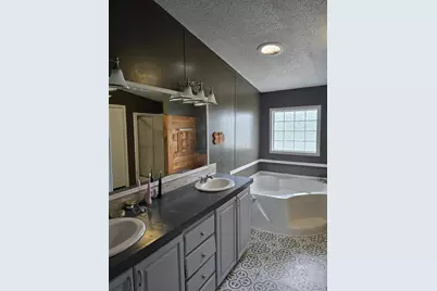 2901 Rolling Oaks Drive, Cleburne, TX 76031 - Photo 16