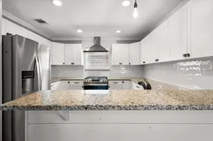 523 Cooper St, Grand Prairie, TX 75052 - Photo 16
