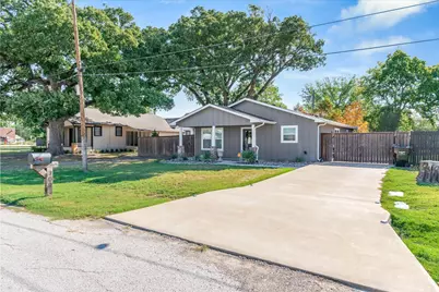 309 S Crockett Street, Edgewood, TX 75117 - Photo 2
