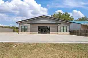 801 E Ave C, Valley Mills, TX 76689 - Photo 2