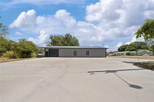 801 E Ave C, Valley Mills, TX 76689 - Photo 20