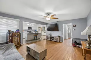 1108 S Edgefield Ave, Dallas, TX 75208 - Photo 1