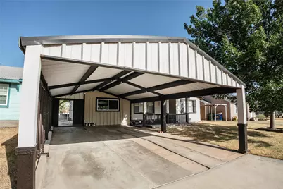 105 Benton Street, Nocona, TX 76255 - Photo 2