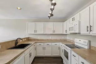 2034 Peregrine Ct, Lewisville, TX 75077 - Photo 12