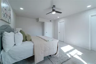 10017 Regal Park Ln, Dallas, TX 75230 - Photo 20