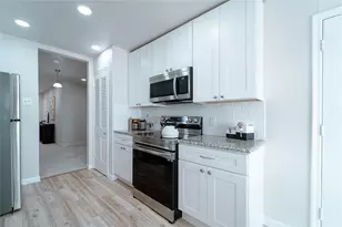 10017 Regal Park Ln, Dallas, TX 75230 - Photo 6