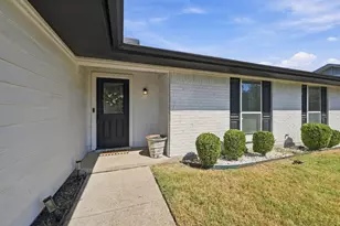 733 Montvale Dr, Mansfield, TX 76063 - Photo 2