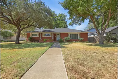 618 Bellevue Drive, Cleburne, TX 76033 - Photo 2