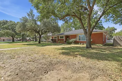 618 Bellevue Drive, Cleburne, TX 76033 - Photo 4