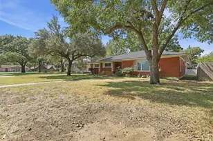618 Bellevue Dr, Cleburne, TX 76033 - Photo 4