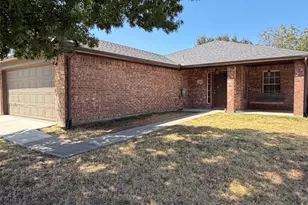 1035 Port Isabel Dr, Little Elm, TX 75068 - Photo 2