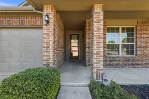 202 Belgian St, Waxahachie, TX 75165 - Photo 2