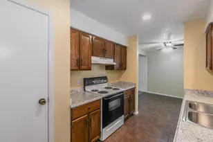 611 Lost Springs Ct, Arlington, TX 76012 - Photo 20