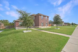 717 Milas Ln, Glenn Heights, TX 75154 - Photo 2