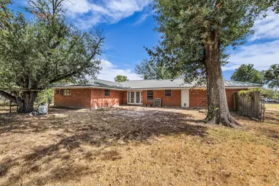817 E Holly Lane, Mexia, TX 76667 - Photo 16