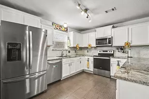4728 Homelands Way, Fort Worth, TX 76135 - Photo 4