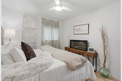 803 W Bluff Street, Granbury, TX 76048 - Photo 14