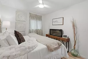 803 W Bluff St, Granbury, TX 76048 - Photo 14
