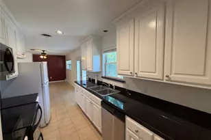 1437 W Ball St, Weatherford, TX 76086 - Photo 6