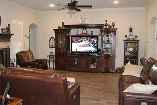 4011 Gallivant Dr, Granbury, TX 76049 - Photo 8