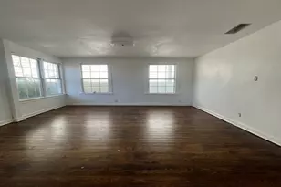422 S Glasgow Dr, Dallas, TX 75223 - Photo 2
