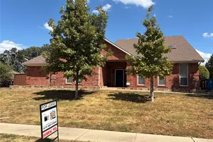 1911 Buffalo Bend Dr, Lewisville, TX 75067 - Photo 2
