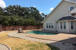 1911 Buffalo Bend Dr, Lewisville, TX 75067 - Photo 2