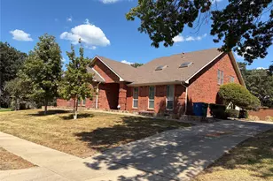 1911 Buffalo Bend Dr, Lewisville, TX 75067 - Photo 4