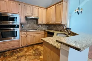 8648 Mill Creek Rd, Irving, TX 75063 - Photo 12