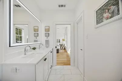 8600 Forest Hills Boulevard, Dallas, TX 75218 - Photo 18