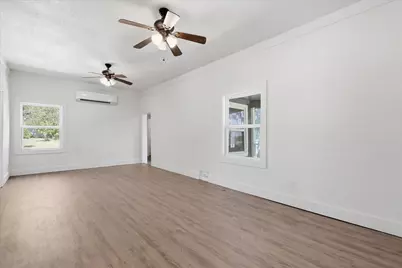 417 E Hughes Street, Collinsville, TX 76233 - Photo 6