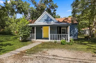 417 E Hughes St, Collinsville, TX 76233 - Photo 2