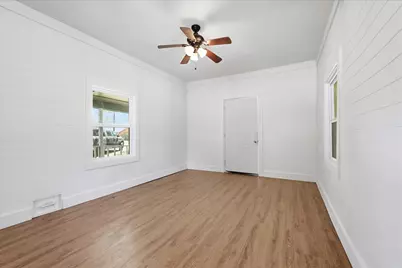 417 E Hughes Street, Collinsville, TX 76233 - Photo 10