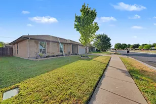 7624 Maple Hill Rd, Watauga, TX 76148 - Photo 4