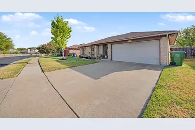 7624 Maplehill Road, Watauga, TX 76148 - Photo 6