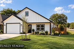 302 W Pine St, Whitewright, TX 75491 - Photo 1