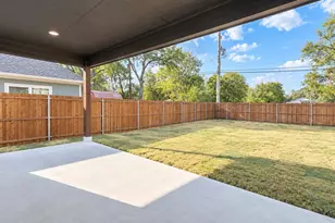 302 W Pine St, Whitewright, TX 75491 - Photo 36